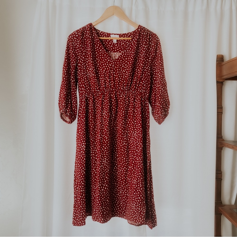 Red & white spotted print maternity dress. 3/4 sleeve, v-neck size Medium